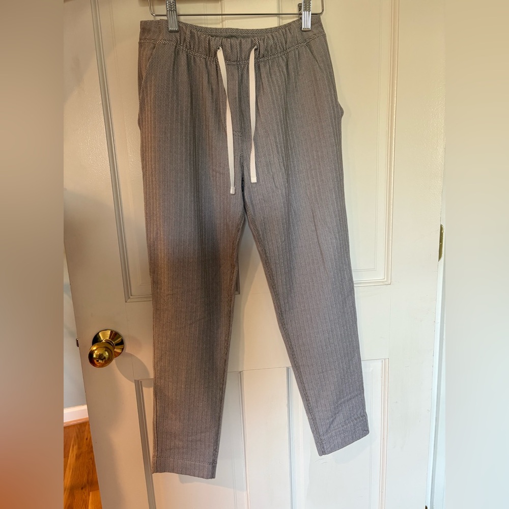 Lululemon joggers size 4